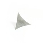 TRIANGLE DUST CORNER GUARD / GRAY